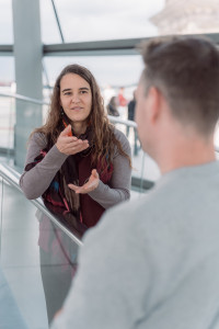 Heike Heubach, MdB, im Gespräch in der Reichstagskuppel (2024)