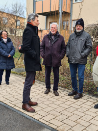 Rolf Mützenich im Gespräch mit Bürger:innen